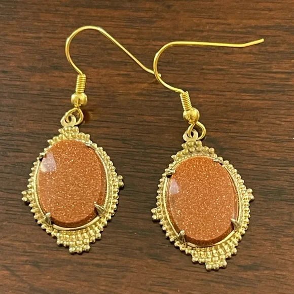 Orange brown goldstone & gold tone hoop earrings - Picture 4 of 5